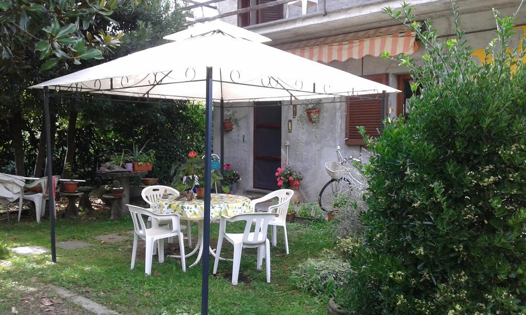 B&B Bosco Fiorito Malgesso Exteriör bild